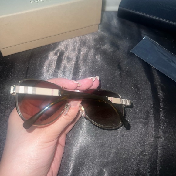 Brand New Burberry aviator sunglasses - Picture 3 of 5